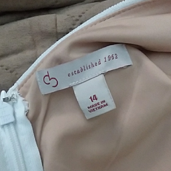 WHITE LACE V-NECK DRESS Lined - Picture 6 of 7